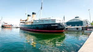 Ледокол "Suur Tõll" стоит у причальной стенки летной гавани. Автор фото - Илья Смирнов