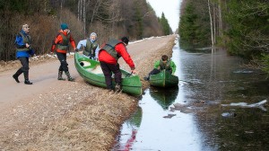 Путешествие по воде в лесу Соомаа. Автор фото - Матти Кямяря