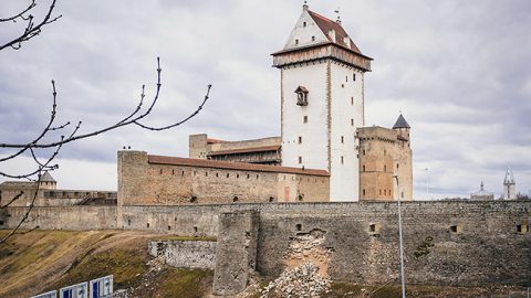 Нарвский замок (Фото: Илья СМИРНОВ/АРХИВ)