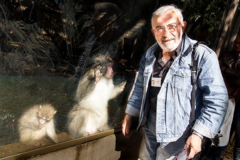 "Люди, мучающие животных, есть, - отмечает Алексей Туровский. - Я даже не решусь вам рассказать, что люди пытаются творить в зоопарке именно по злобе. Эйнштейн сказал, что в мире есть две бесконечные вещи: Вселенная и человеческая глупость, причем относительно Вселенной он не был полностью уверен".