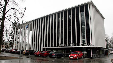 Йыхвиский дом суда был построен шесть лет назад, и до сих пор с эксплуатацией здания особых проблем не было. Однако теперь там появился странный неприятный запах, который влияет на самочувствие людей.