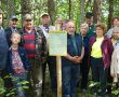Члены Сондаского отделения Эстонского общества охраны природы и географ Таави Паэ (крайний слева), покорившие 11 июня высочайшую природную точку Ида-Вирумаа.