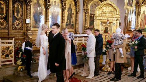 Эстонский премьер-министр Юри Ратас уже побывал в Нарве в роли религиозного туриста, когда в апреле 2017 года приехал на венчание супружеской пары однопартийцев Репинский-Котка в Воскресенский собор Эстонской православной церкви Московского патриархата. Этот собор был освящен в 1896 году и может быть интересен в разных исторических и церковных аспектах многим людям. Только надо уметь его преподнести на туристическом рынке.