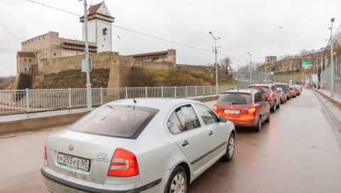 Исследование показывает, что все большее количество прибывающих в Эстонию российских туристов не ограничиваются только Нарвой, а двигаются дальше - по Ида-Вирумаа и даже за его пределы. (Илья СМИРНОВ)