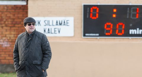 Президент силламяэского ФК "Kalev" Александр Стародубцев более десяти лет своей жизни посвятил построению клуба и старался также поддерживать жизнь в нем в последние кризисные годы. Теперь он все-таки вынужден поднять руки, и одна из успешнейших ида-вируских футбольных команд должна будет по меньшей мере на несколько лет отойти от большой игры.
