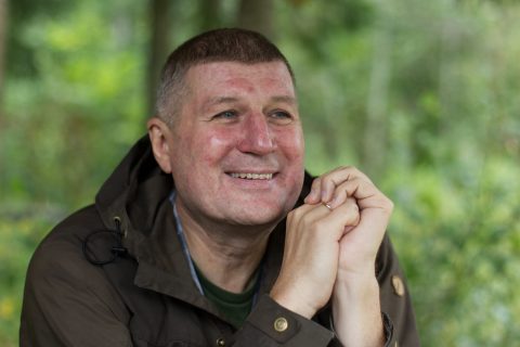 "Довольно скучно было бы фотографировать то, что снято уже десятки и сотни раз", - Урмас Тартес выбирается в лес в поисках исключительно ахового эффекта. (Матти КЯМЯРЯ)