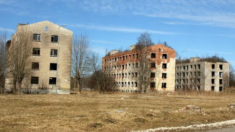 Как это ни парадоксально звучит, но и в "домах с привидениями" по новому закону должны быть выбраны члены правления КТ. (Фото: Пеэтер ЛИЛЛЕВЯЛИ)