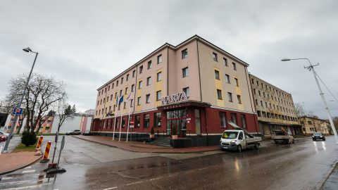 Отель "Нарва" расширится за счет пустующей пристройки, где появится в числе прочего просторный спа-центр. (Фото: Илья СМИРНОВ)